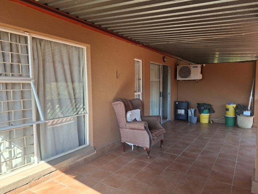 2 Bedroom Property for Sale in Safari Gardens North West